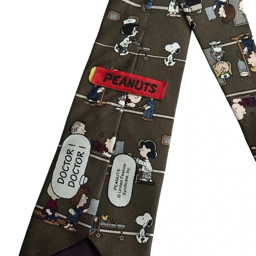 Vintage‎ Peanuts Charlie Brown Snoopy Doctor Nurse Medical Silk Neck Tie